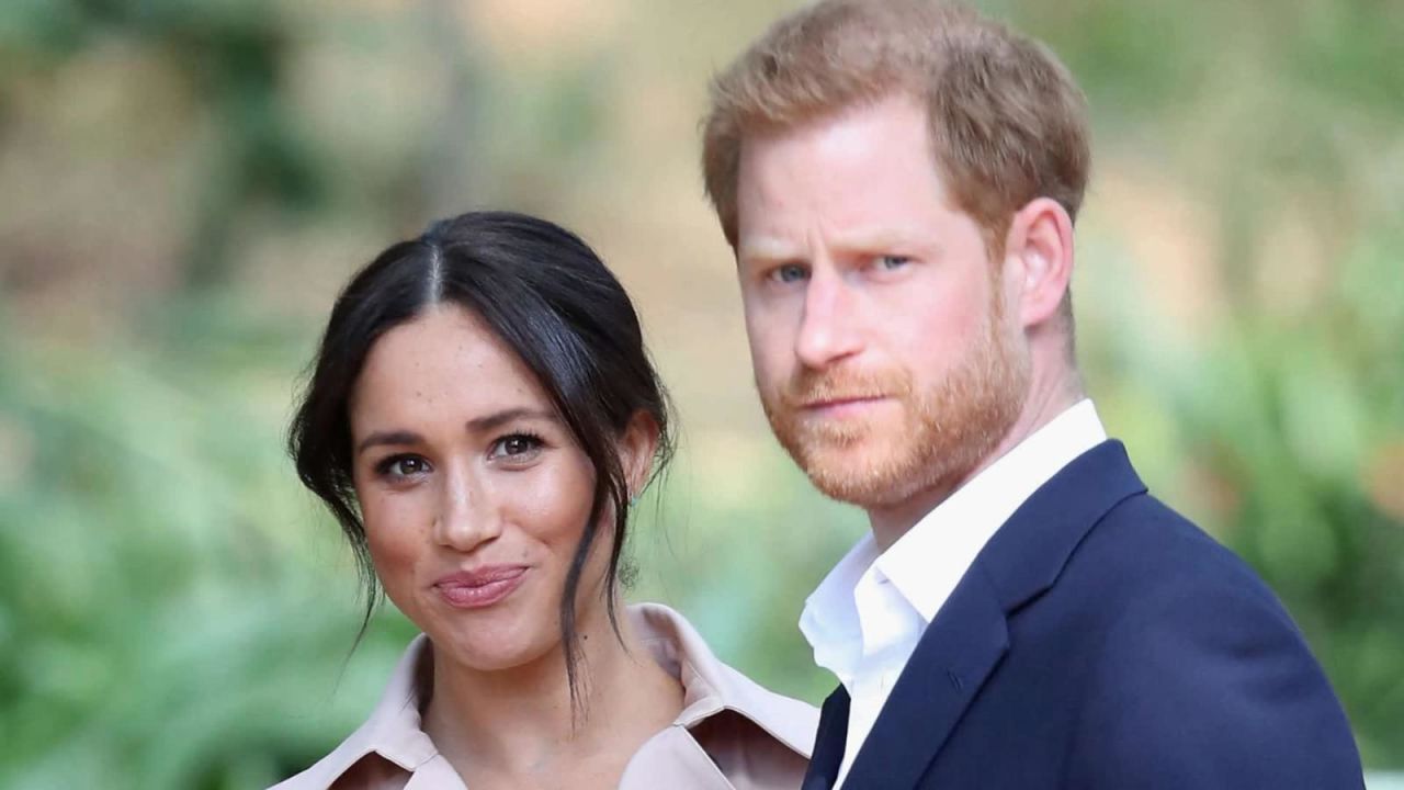 CNNE 1394326 - harry y meghan, involucrados en una "persecucion vehicular casi catastrofica"