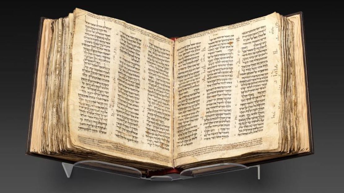 La Biblia antigua se exhibirá en Londres, Jerusalén y EE.UU., antes de salir a la venta.