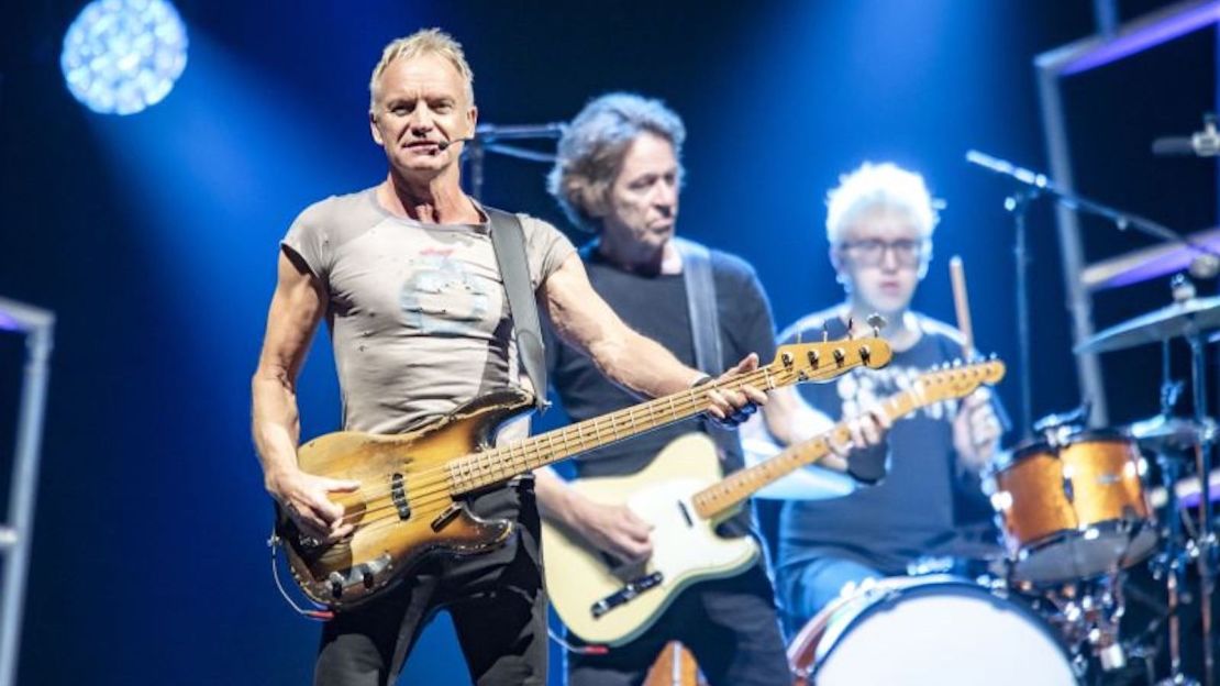 Sting actuando en Milán, Italia, en octubre de 2022.