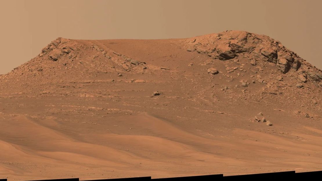 El rover también capturó un mosaico "Pinestand", donde las capas de roca sedimentaria podrían haber sido formadas por un río profundo de corriente rápida. Crédito: NASA/JPL-Caltech/ASU/MSSS