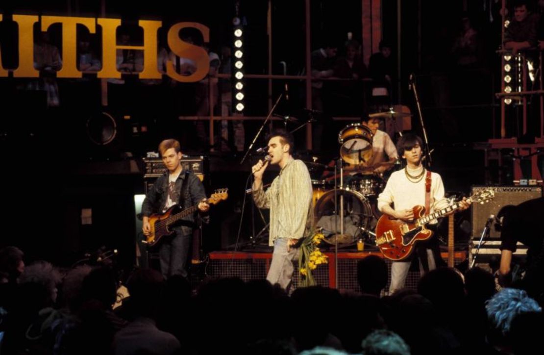 Rourke tocó con The Smiths hasta que el grupo se disolvió en 1987.