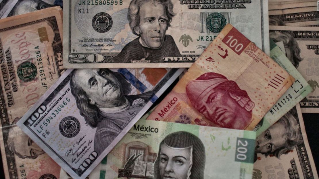 El dólar y el peso mexicano.