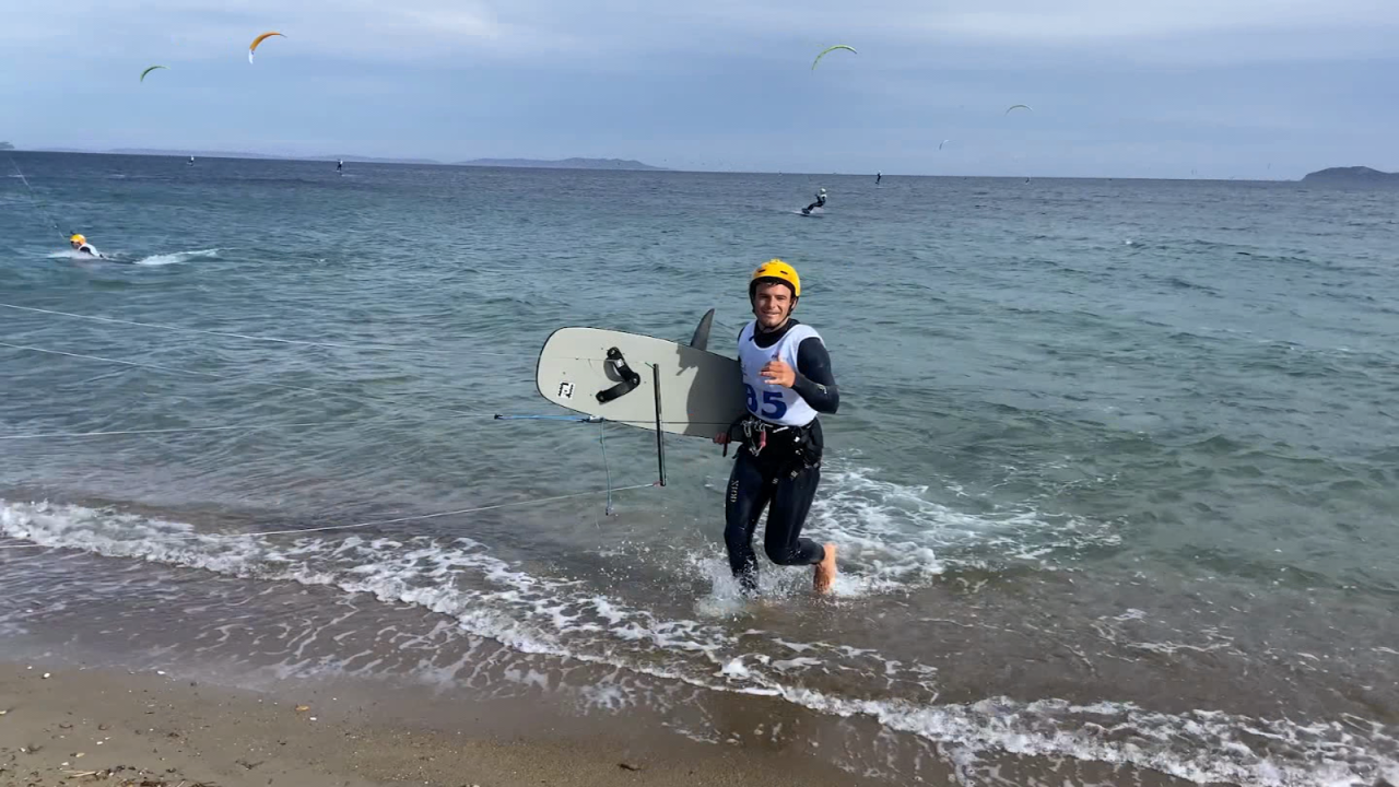 CNNE 1395831 - conoce el sueno olimpico del equipo espanol de formula kite para paris 2024