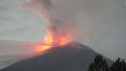 CNNE 1395848 - asi se vio la explosion del volcan popocatepetl