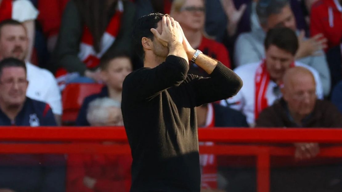 El técnico del Arsenal, Mikel Arteta, reacciona durante la derrota de su equipo ante el Nottingham Forest. Carl Recine/Reuters