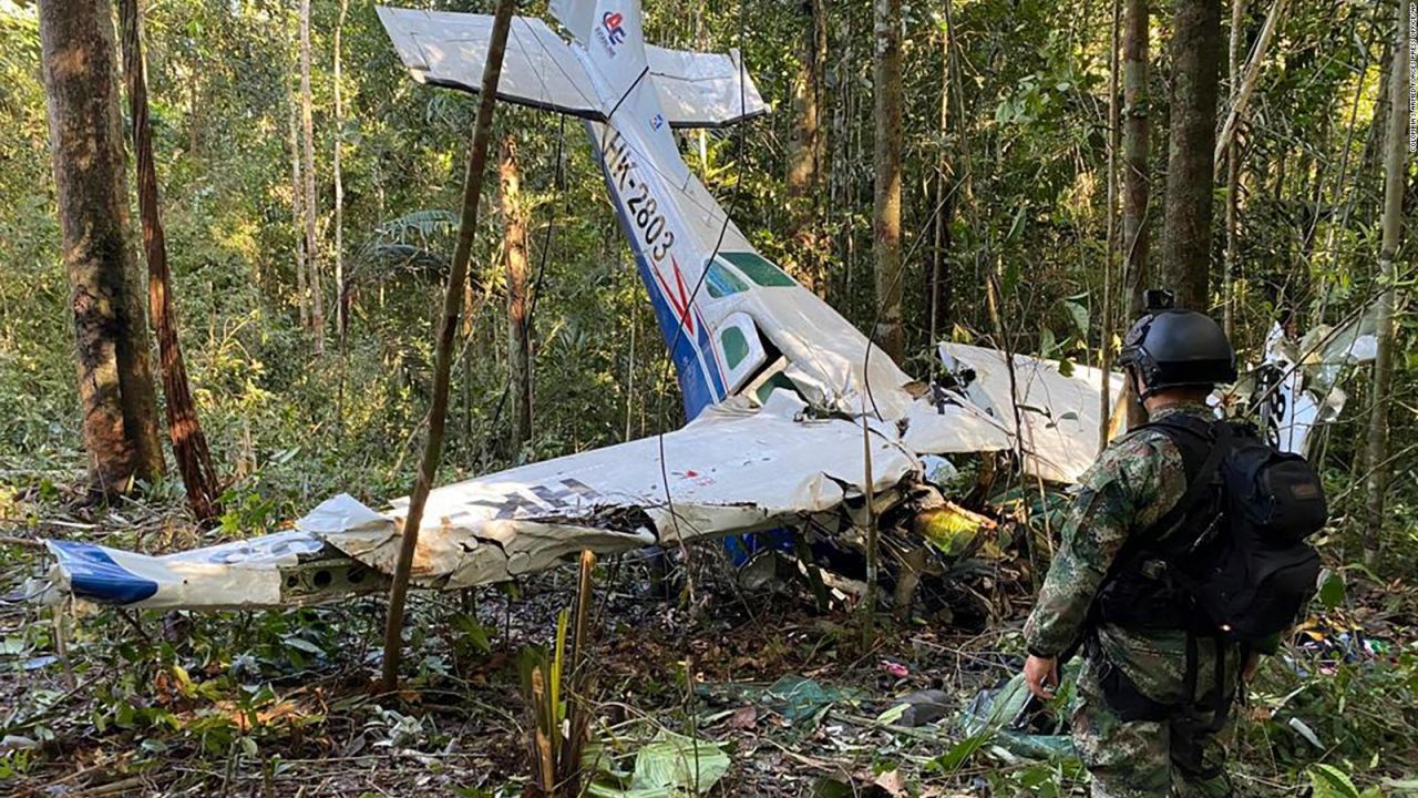 CNNE 1396129 - sigue la busqueda de ninos tras choque de avioneta en colombia