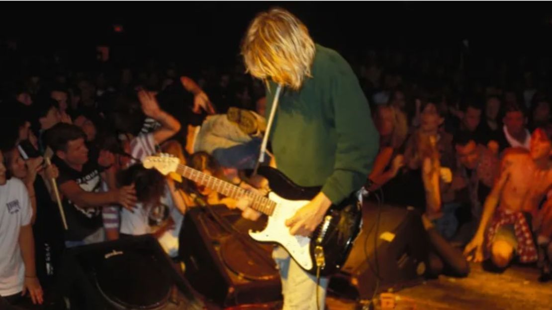 Kurt Cobain tocando con Nirvana en The Roxy en Hollywood, California, el 15 de agosto de 1991. Kevin Estrada/MediaPunch/IPX/AP