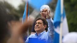 CNNE 1396718 - guatemala- suspenden al candidato presidencial carlos pineda