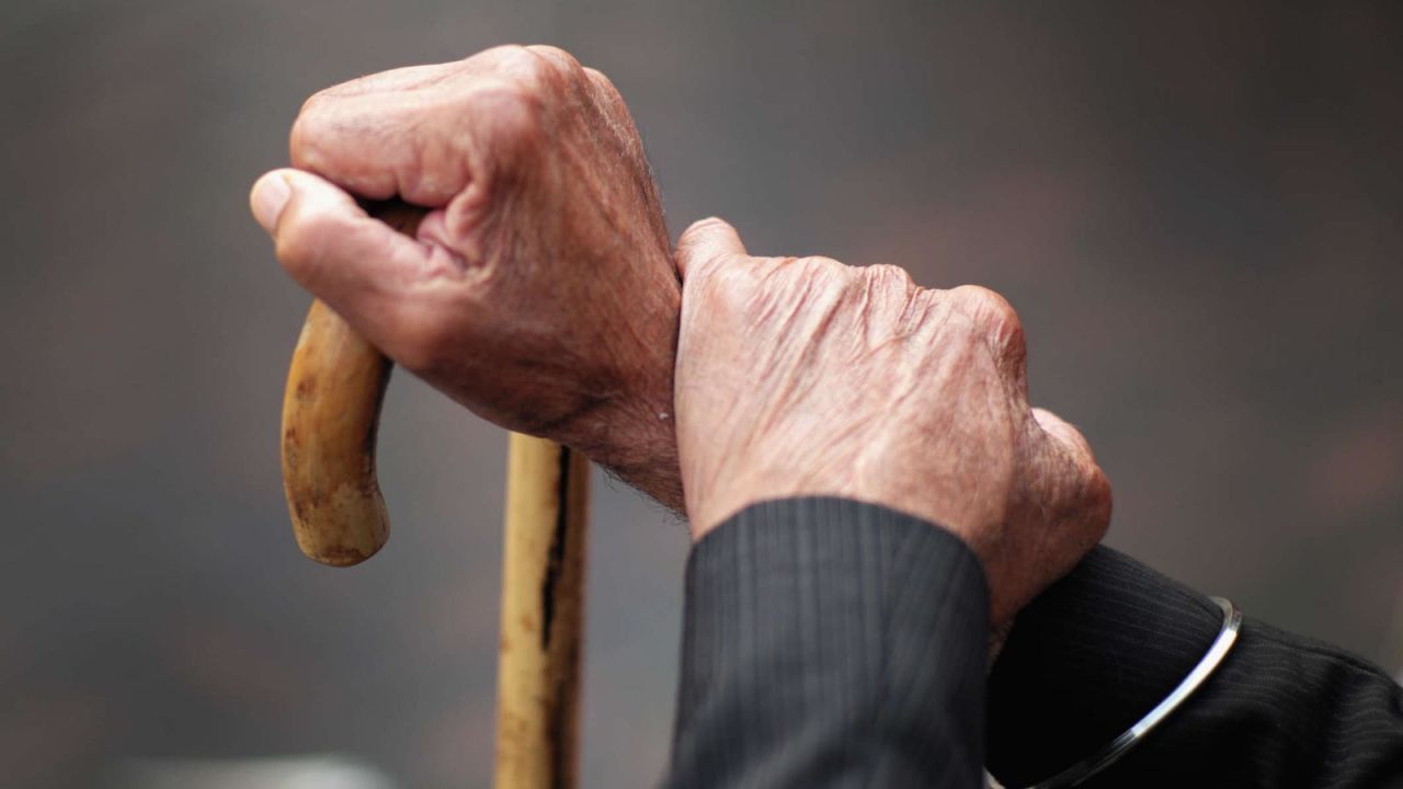 CNNE 1396936 - aumenta la caidas en adultos mayores