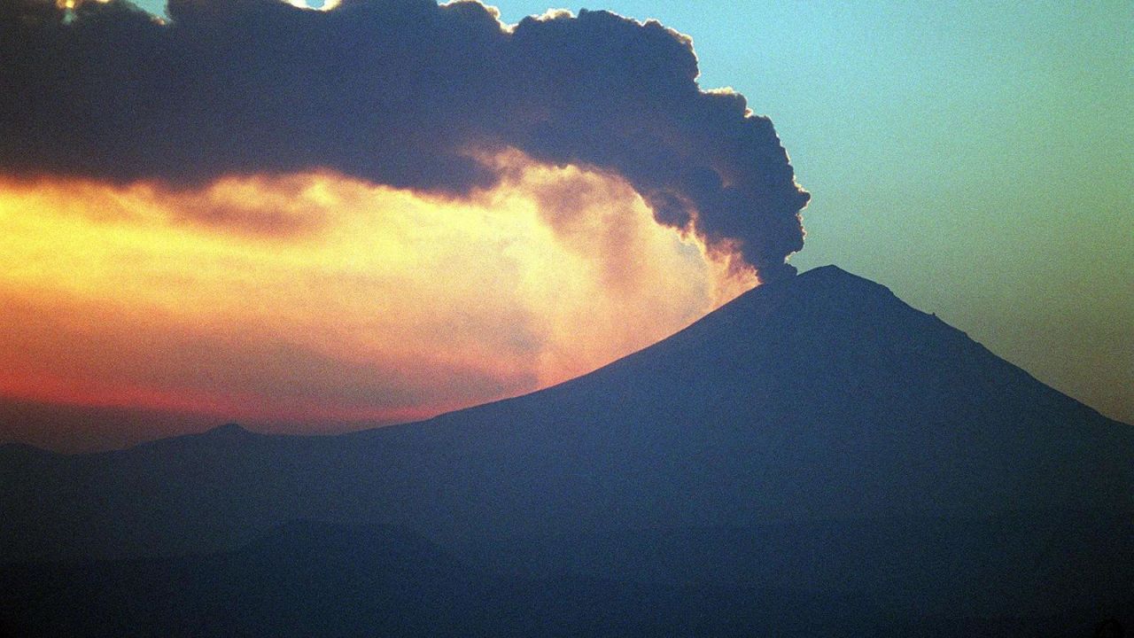 CNNE 1398217 - pasos a seguir ante un alza de actividad en el volcan popocatepetl en mexico