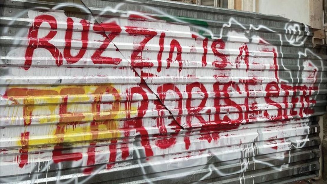 En muchas calles de Tiflis se puede leer "Ruzzia es un Estado terrorista", escrito con la "Z" rusa.