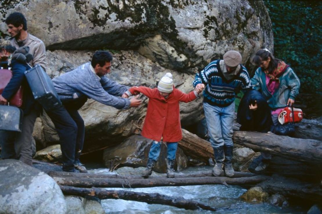 Los que huían de Abjasia tenían que atravesar las montañas del Cáucaso.