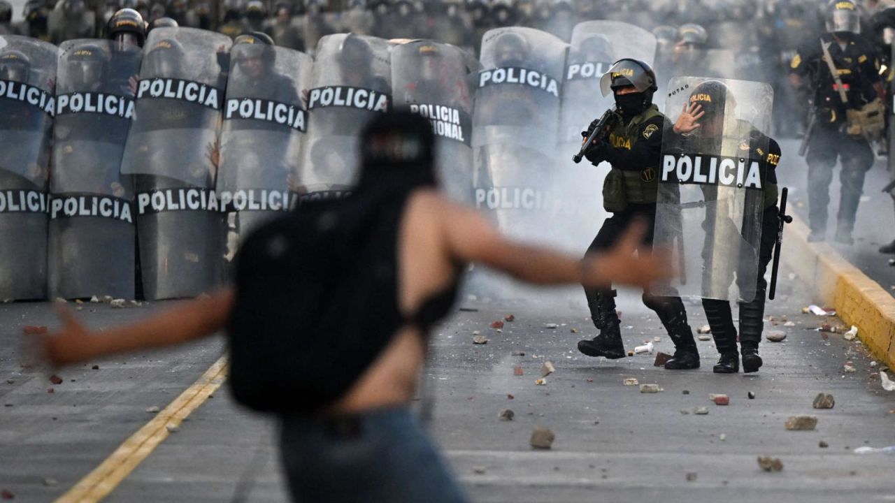 CNNE 1398985 - ai- fuerzas armadas de peru tenian logica de ataque a enemigo en protestas