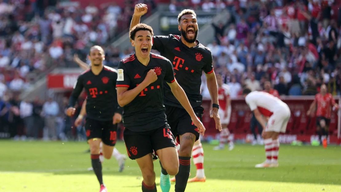 Jamal Musiala celebra marcar el gol de la victoria. Crédito: Thilo Schmuelgen/Reuters