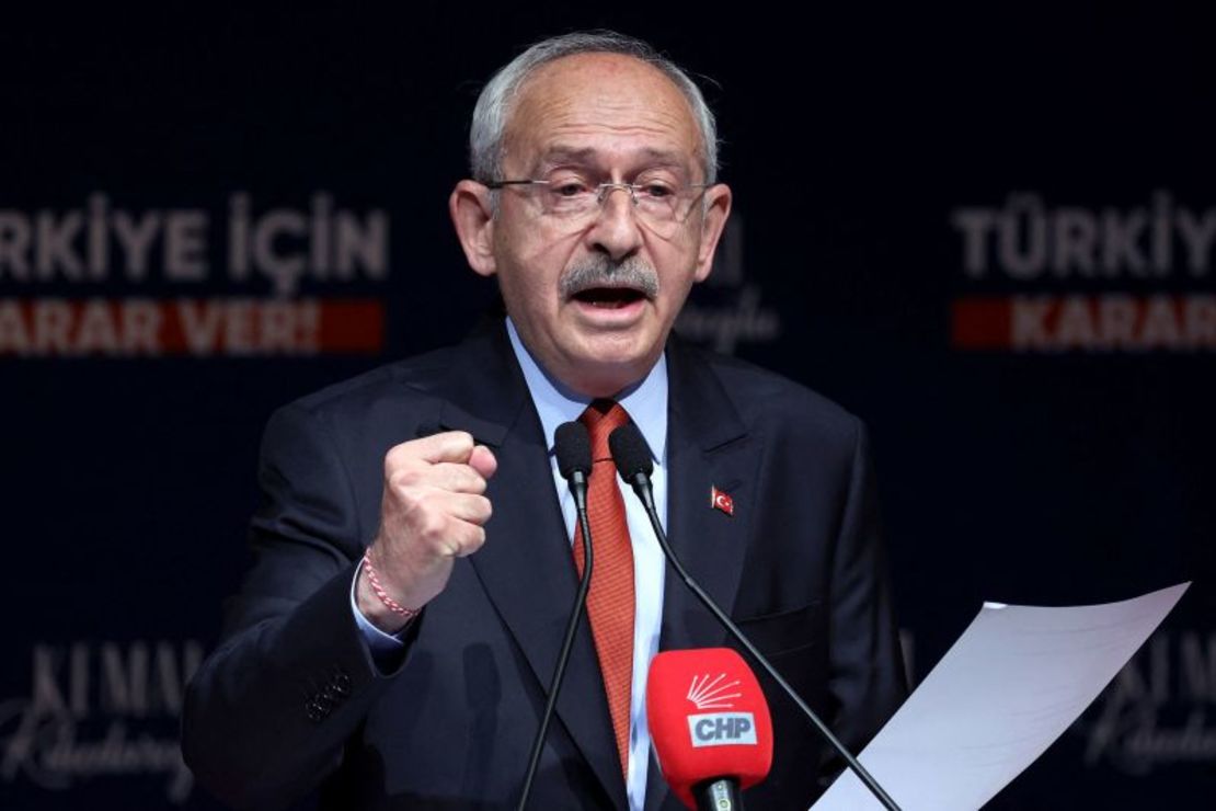 El líder del Partido Popular Republicano (CHP) y candidato presidencial conjunto de Nation Alliance, Kemal Kilicdaroglu, da una conferencia de prensa en Ankara el 18 de mayo. Alp Eren Kaya/AFP/Getty Images