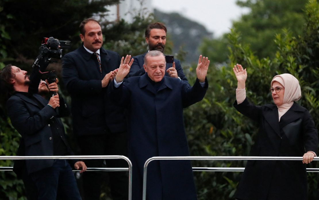 El presidente de Turquía, Recep Tayyip Erdogan, se dirige a una multitud de partidarios en Estambul el 28 de mayo.