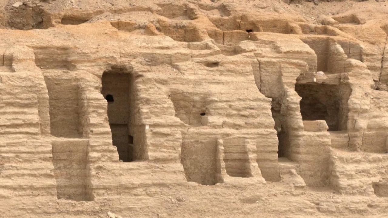 CNNE 1399745 - descubren dos grandes centros de momificacion en egipto