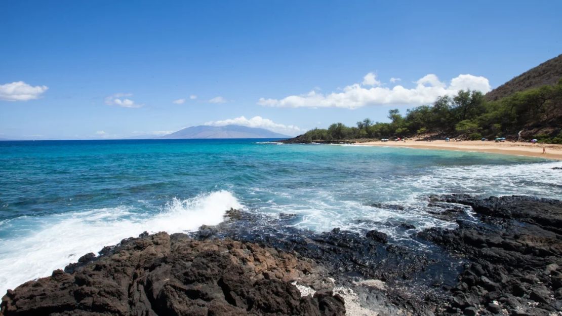 Little Beach: una playa de ropa opcional en el Parque Estatal Makena de Maui. Crédito: Shutterstock