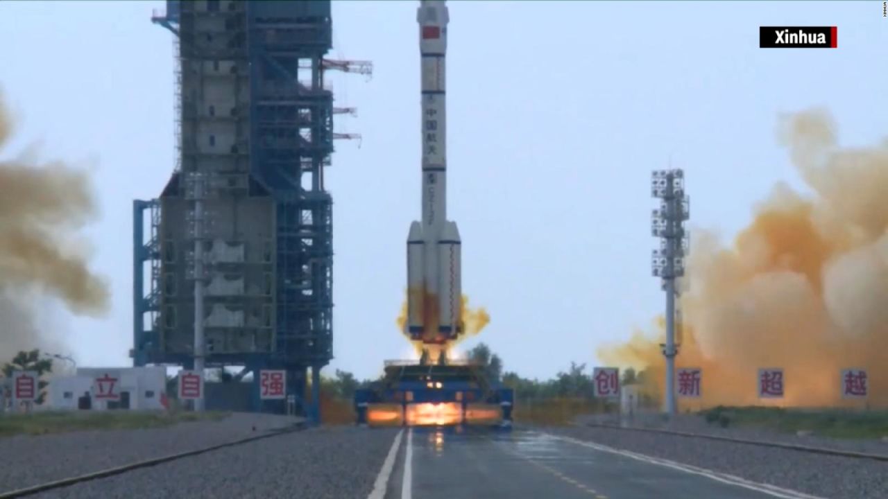 CNNE 1400097 - la shenzhou-16 se acopla a la estacion espacial china