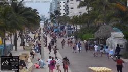 CNNE 1400099 - tiroteo en hollywood, florida- hay un detenido y buscan a otro sospechoso