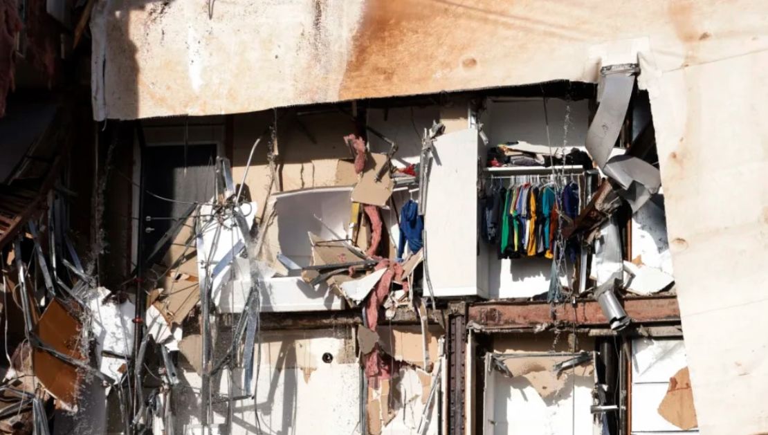 Los residentes del edificio parcialmente derrumbado no podrán volver a recoger sus pertenencias, según las autoridades.Nikos Frazier/Quad City Times/AP