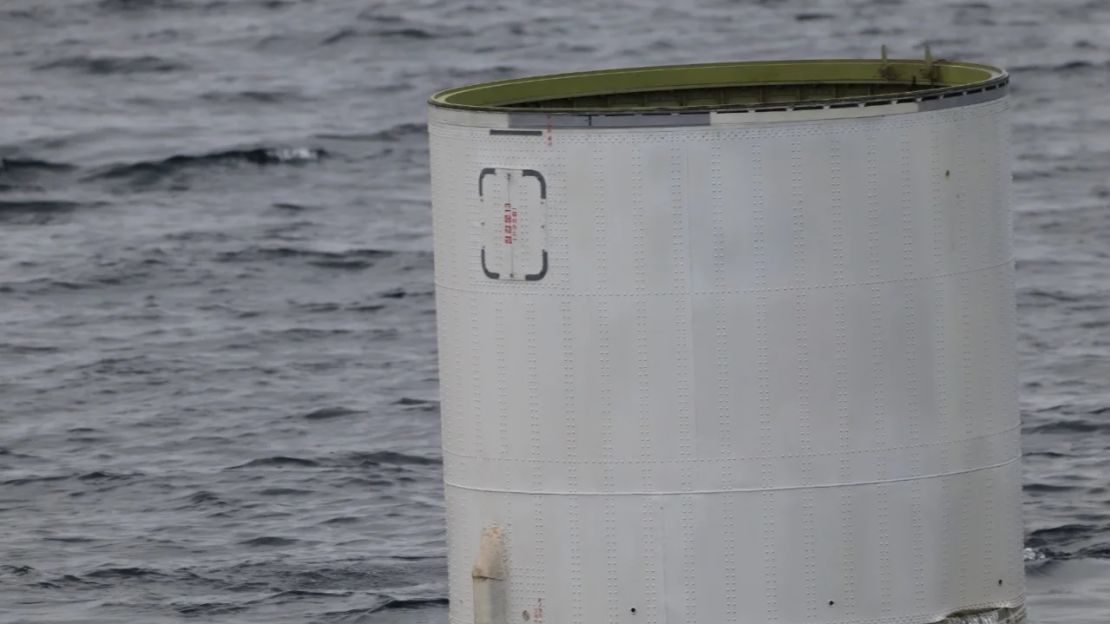 Otra imagen de los restos del vehículo espacial norcoreano recuperado por Corea del Sur.