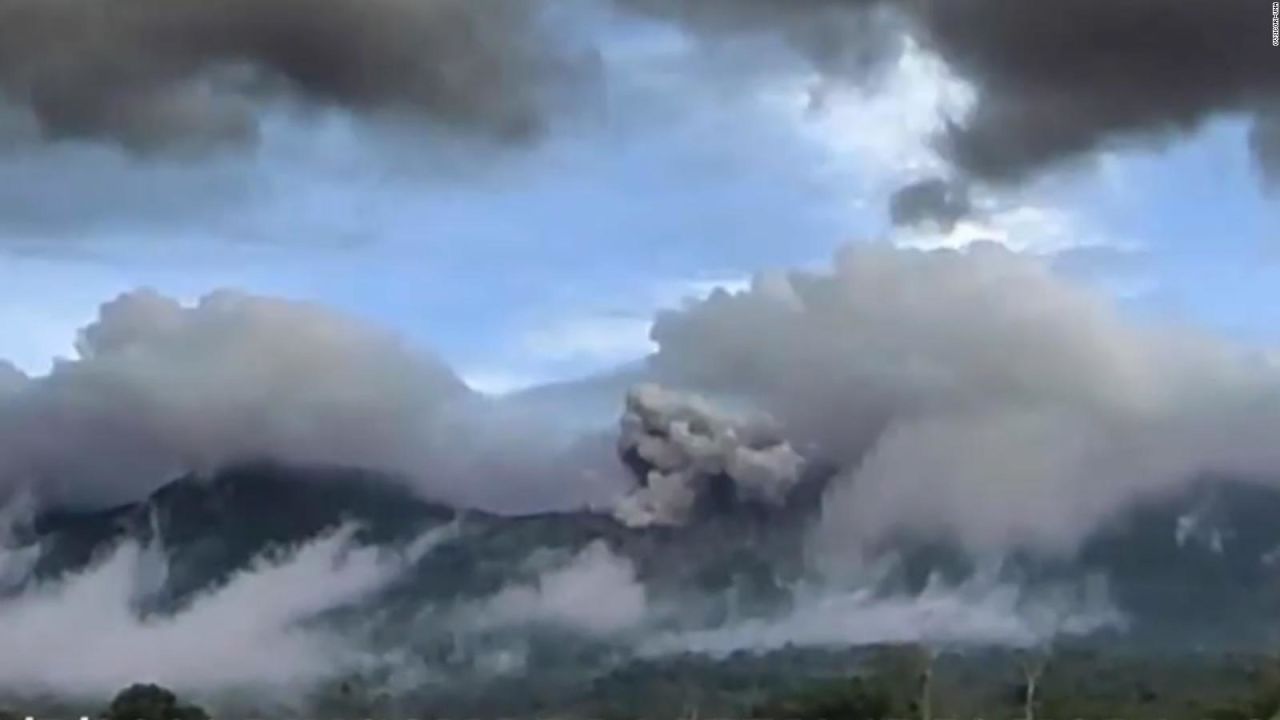 CNNE 1401341 - nueva erupcion en el volcan rincon de la vieja