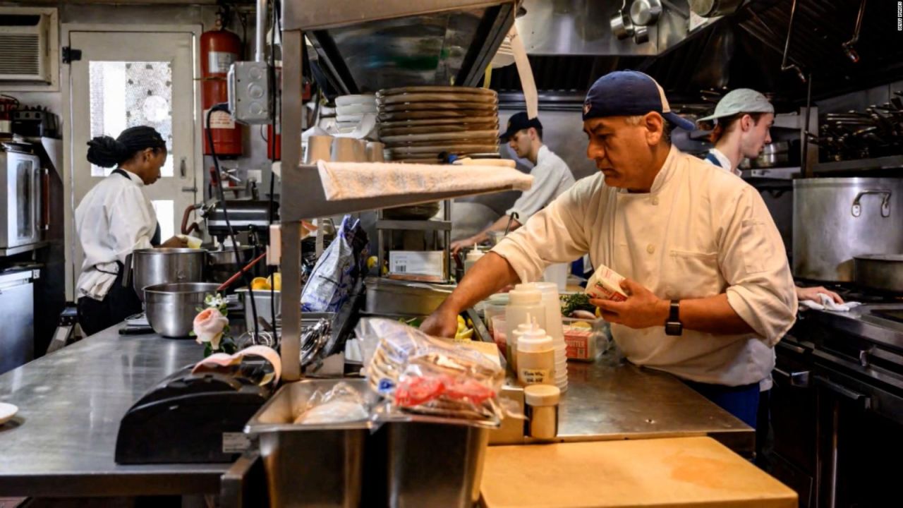 CNNE 1401421 - los cdc estudian causas de brotes de enfermedades en restaurantes