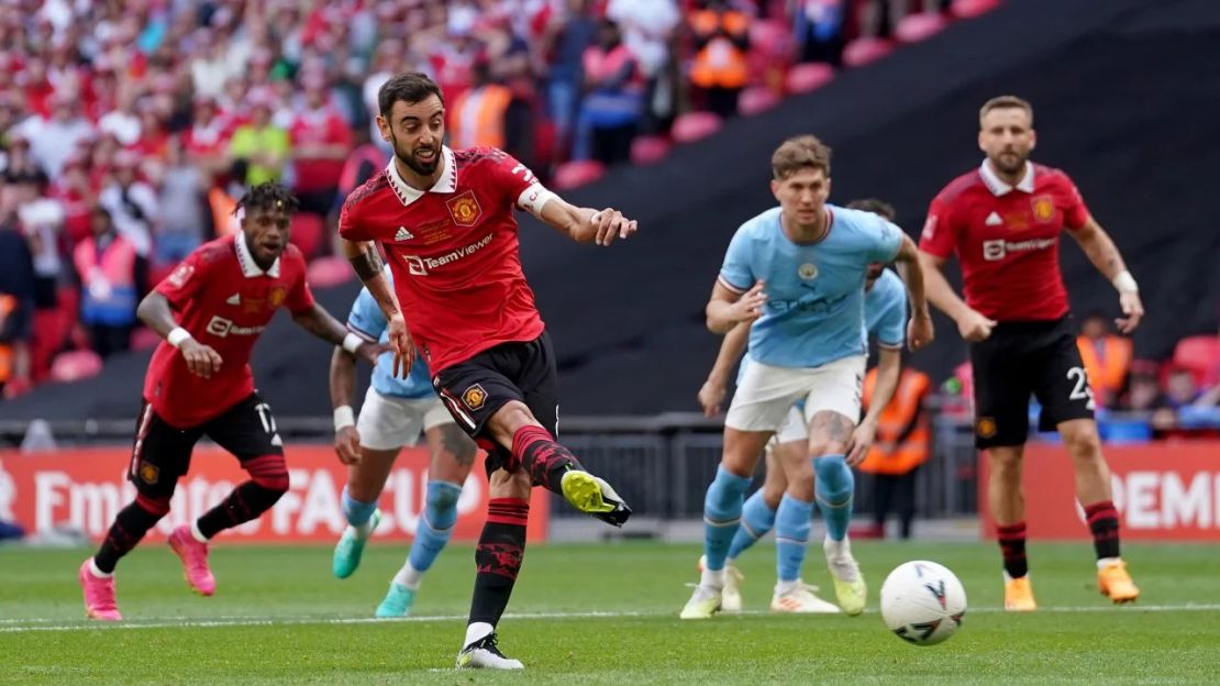 Bruno Fernandes, del Manchester United, marca desde el punto de penalti. Imágenes de Adam Davy/PA/Getty Images