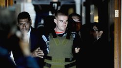 CNNE 1402449 - joran van der sloot salio de prision de peru y fue transferido a ee-uu-