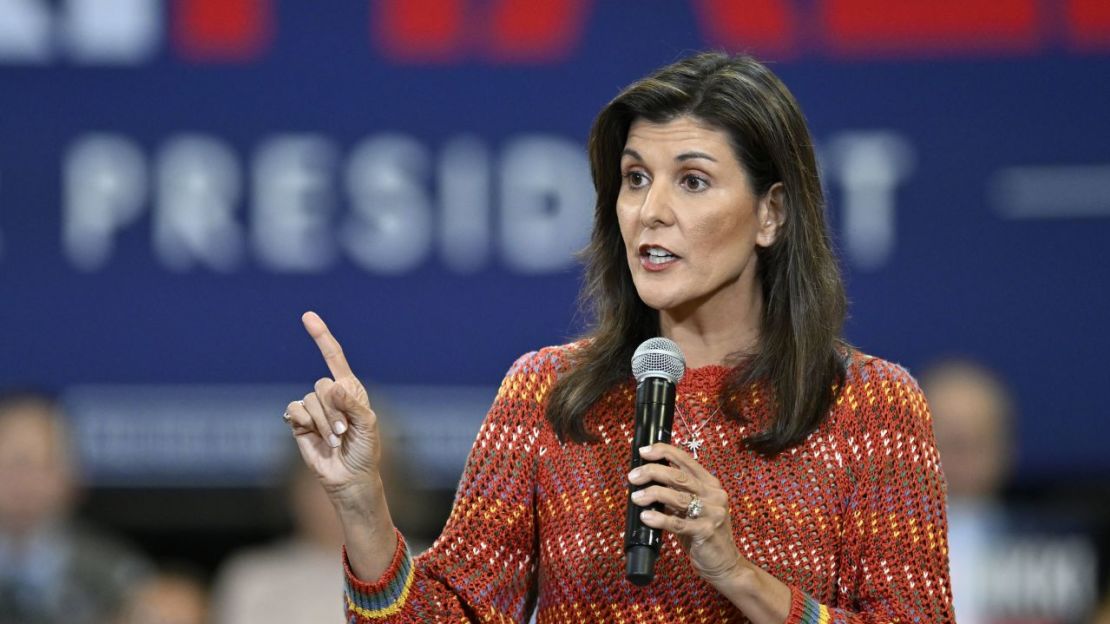 La exgobernadora de Carolina del Sur Nikki Haley habla en un mitin en Greer el 4 de mayo de 2023.