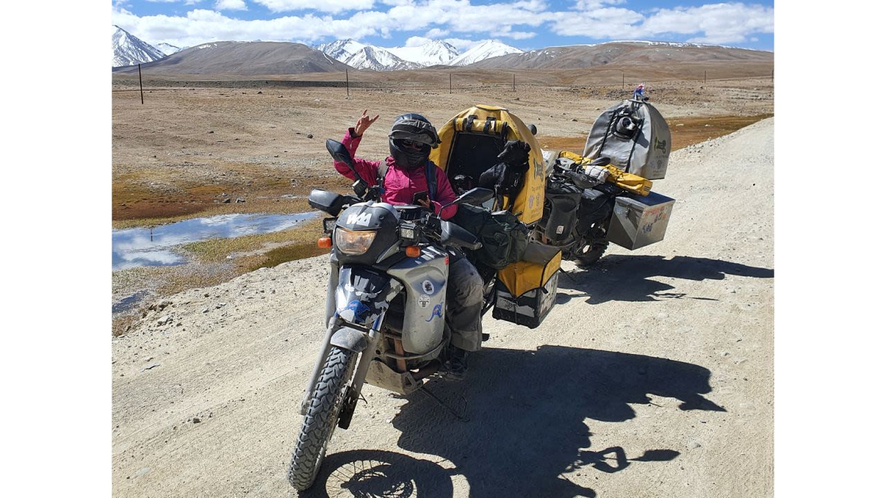 Esta pareja emprendió la vuelta al mundo en moto con su querida perra.  Entonces sobrevino la tragedia | CNN