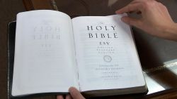 CNNE 1403120 - retiran la biblia de algunas escuelas en utah