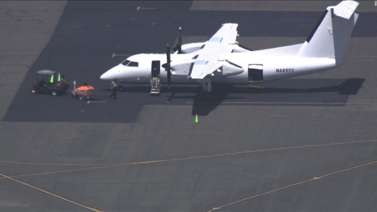 CNNE 1403122 - un segundo avion con indocumentados llega a california