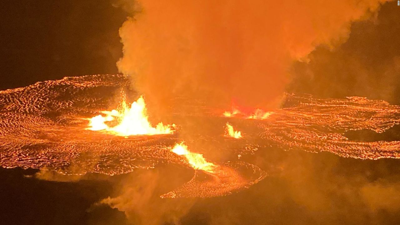 CNNE 1404181 - asi hizo erupcion el crater del volcan kilauea en hawai