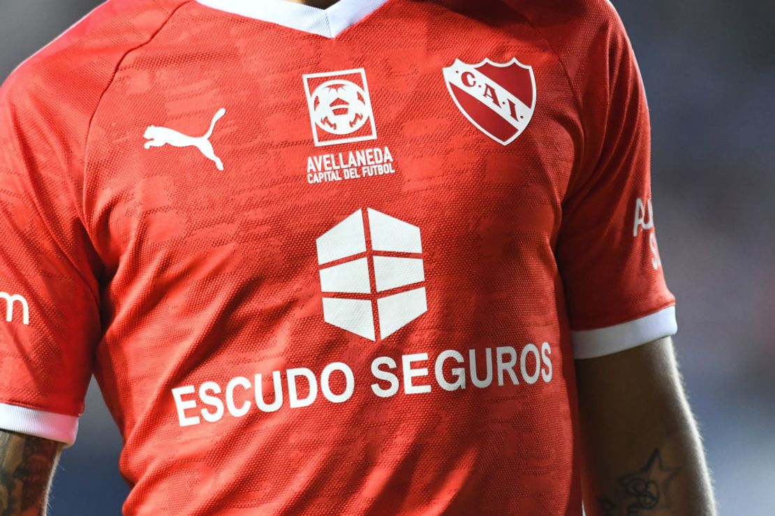 La remera de Independiente en un partido del 9 de febrero de 2020, en Avellaneda, Argentina.