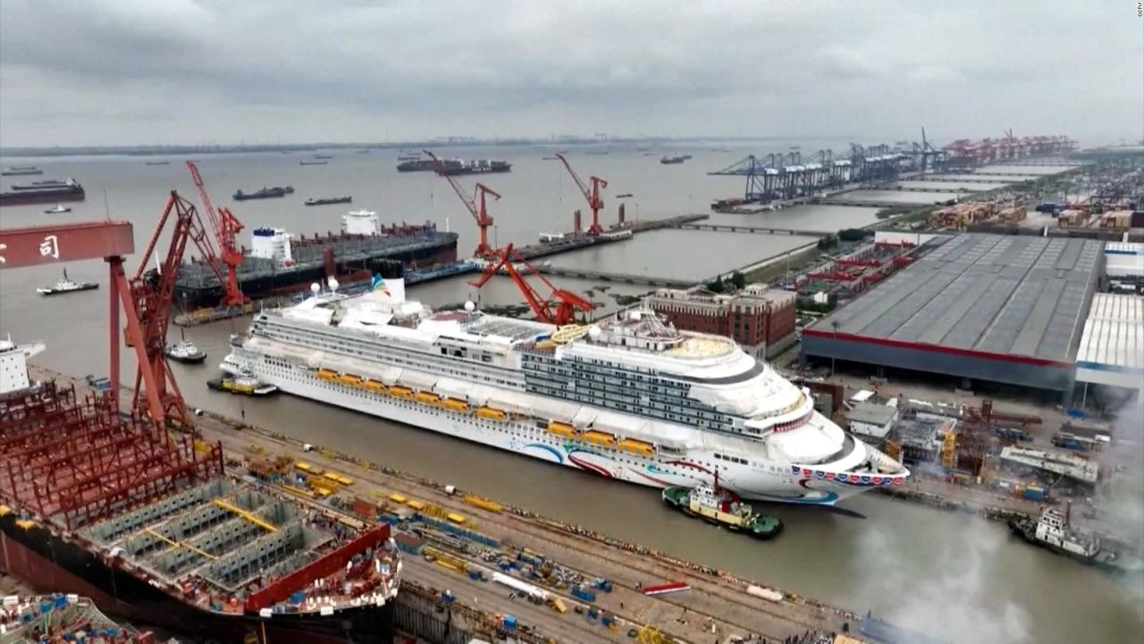 CNNE 1404839 - mira el primer gran crucero chino que botan en shanghai