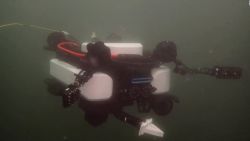 CNNE 1404893 - dron robotico submarino podria salvar a buzos de situaciones extremas