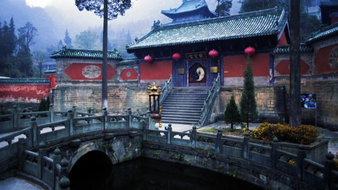 Un pequeño templo en la montaña Wudang, en la provincia china de Hubei, fotografiado el 27 de octubre de 2004.