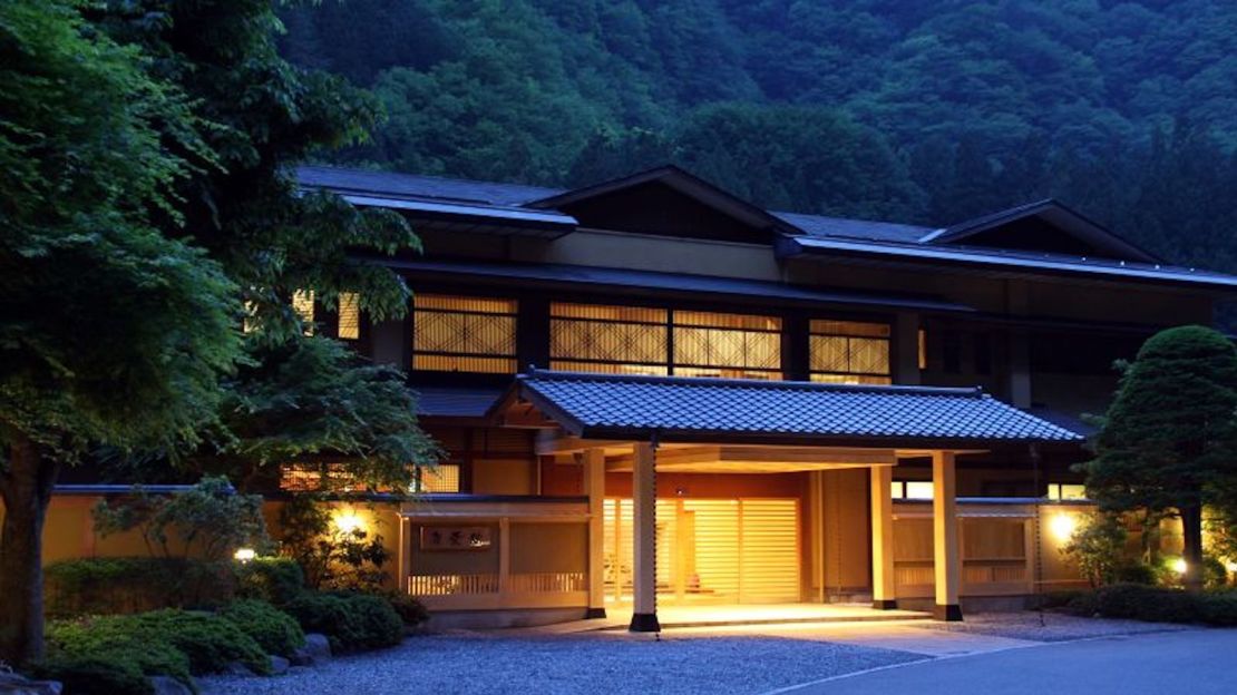 La entrada principal de Nishiyama Onsen Keiunkan.