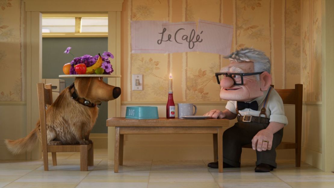 Dug, a la izquierda, con la voz de Bob Peterson, y Carl, con la voz de Ed Asner, en 'Carl's Date'.