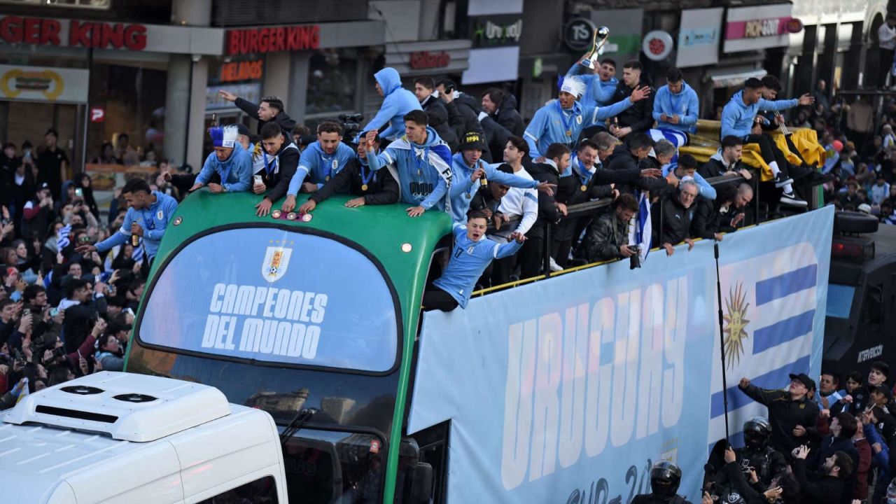 CNNE 1406855 - diario de dario- asi celebro uruguay el campeonato del mundial sub-20