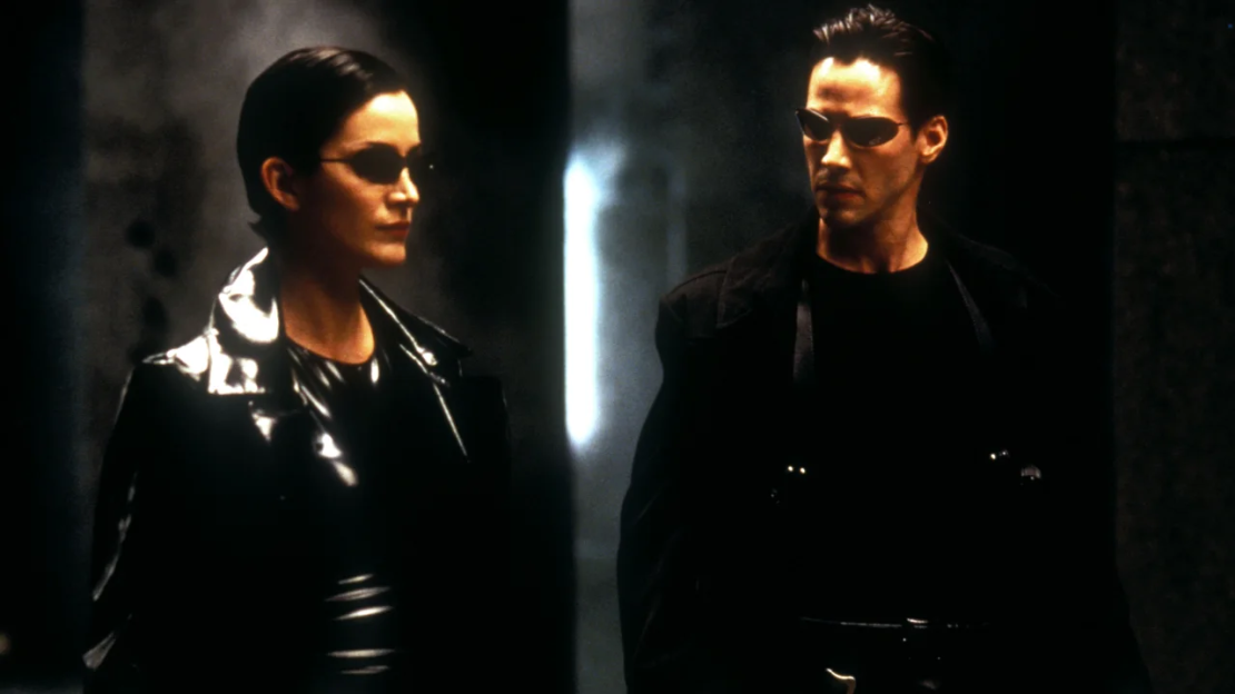 Carrie-Anne Moss y Keanu Reeves en "Matrix" (1999).