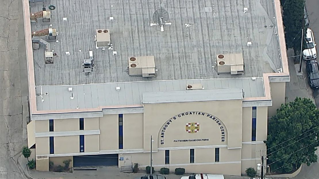 Vista aérea de la iglesia de Los Ángeles a la que fueron trasladados los migrantes.