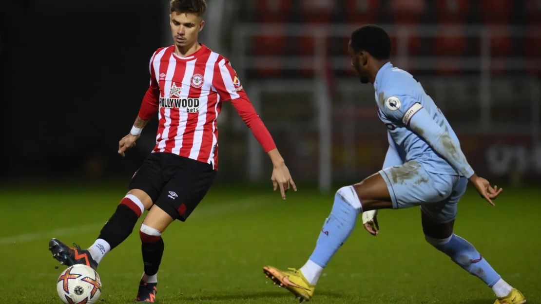 Beckham en acción durante el partido de la Copa de la Premier League entre Brentford B y Aston Villa U21 el 13 de enero de 2023.Imágenes de Alex Broadway/Getty