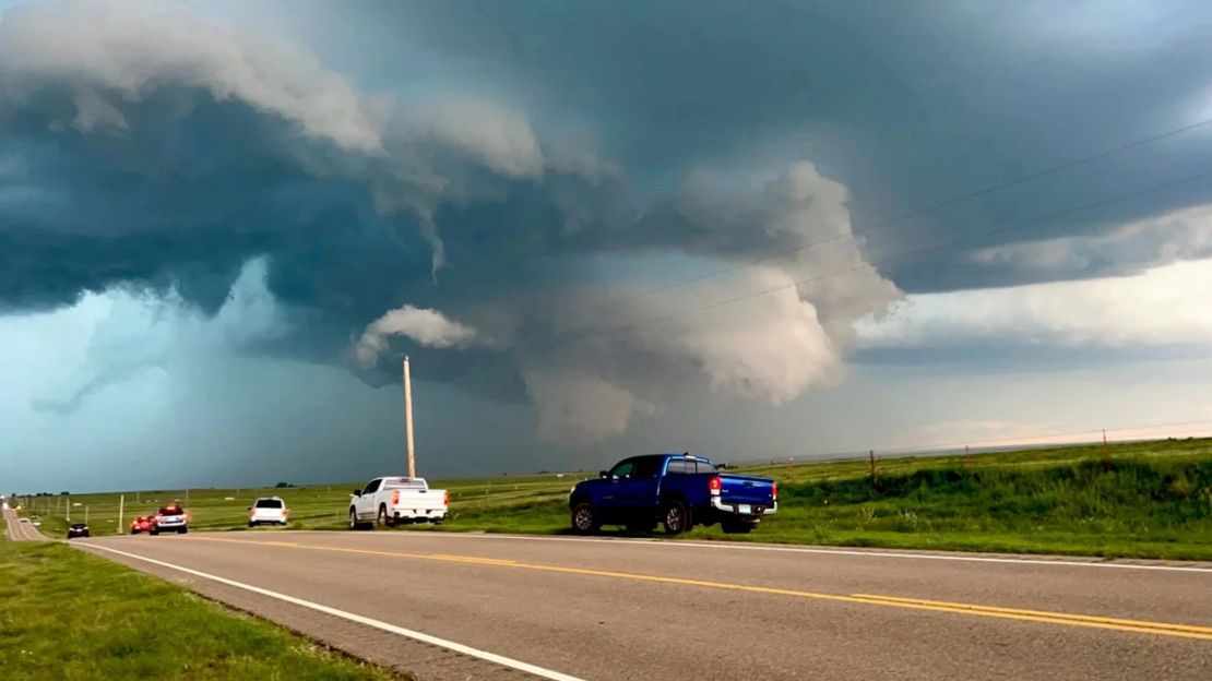 Nubes de tormenta se mueven por encima de Beaver, Oklahoma, el sábado.