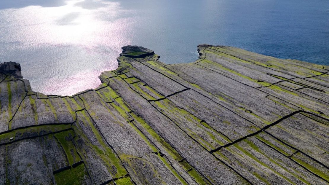 Inis Mór es la mayor de las islas Aran de Galway, frente a la costa occidental de Irlanda. Crédito: Chris Hill/Turismo Irlanda