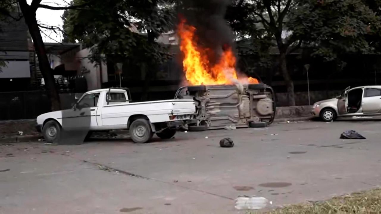 CNNE 1410524 - graves incidentes en jujuy durante la jura de la nueva constitucion