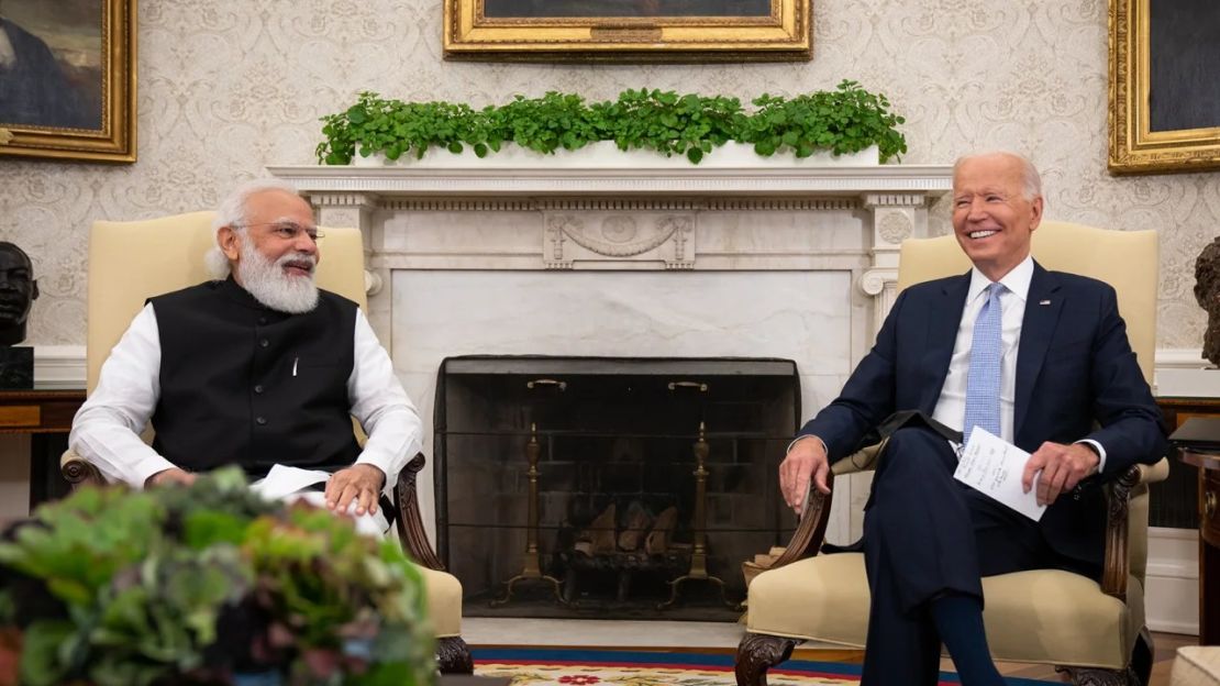 El primer ministro de la India, Narendra Modi, y el presidente de Estados Unidos, Joe Biden, se reúnen en el Despacho Oval, en septiembre de 2021. La reunión formaba parte de una cumbre "Quad", que incluía a líderes de Australia y Japón. Crédito: Sarahbeth Maney/Getty Images