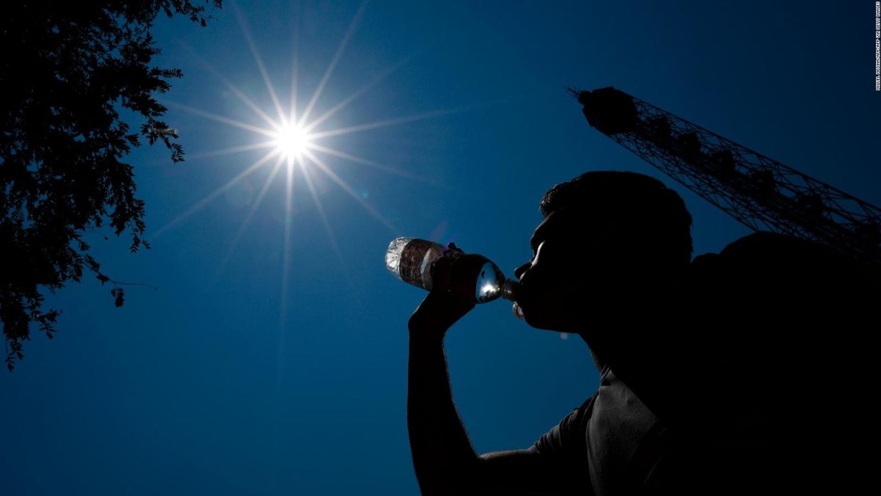 CNNE 1411213 - mexico- ¿que se debe beber durante la ola de calor?